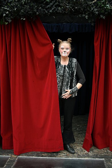 Schauspielerin im Katerkostüm© HTW Berlin