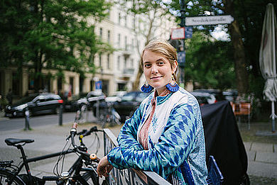 Laura Tihon blickt in die Kamera © HTW Berlin / Alexander Rentsch