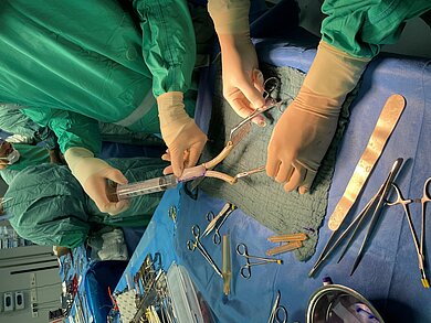  Aortenprothese im Operationssaal© J. Frese